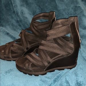 Sorel Joanie II sandals. Worn less than 5 times!